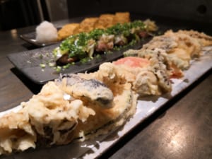 旬野菜の天ぷら（手前）　1,600円