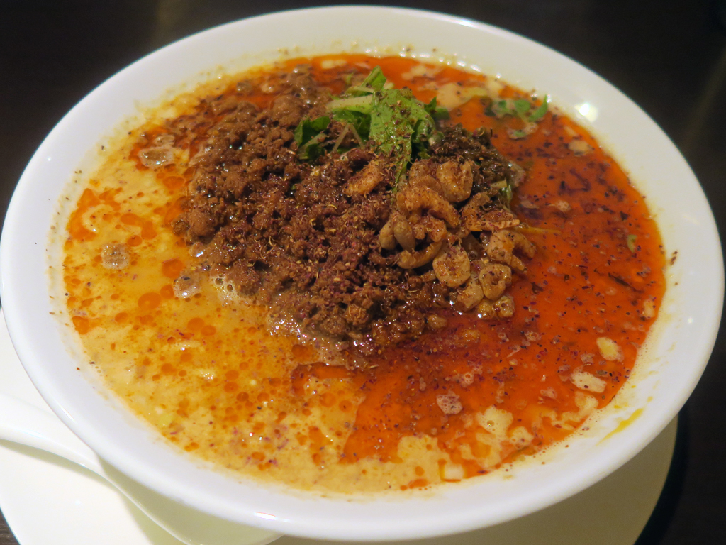 芝麻醤が入った一般的な担々麺