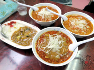 「いしい」の（上から時計回りに）タンタンメン、味噌タンタンメン、カレータンタンメン、さざえカレー