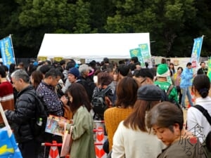 2019年のＢ-１グランプリでは多くの人々がたまごふわふわを求めて長い行列を作った