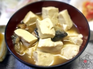 鰻の頭をだしにとうふを煮る関西の半助とうふ