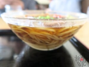 器の中には麺がびっしり詰まっている
