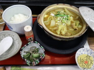 「八千代寿司」の豚ホルモン定食
