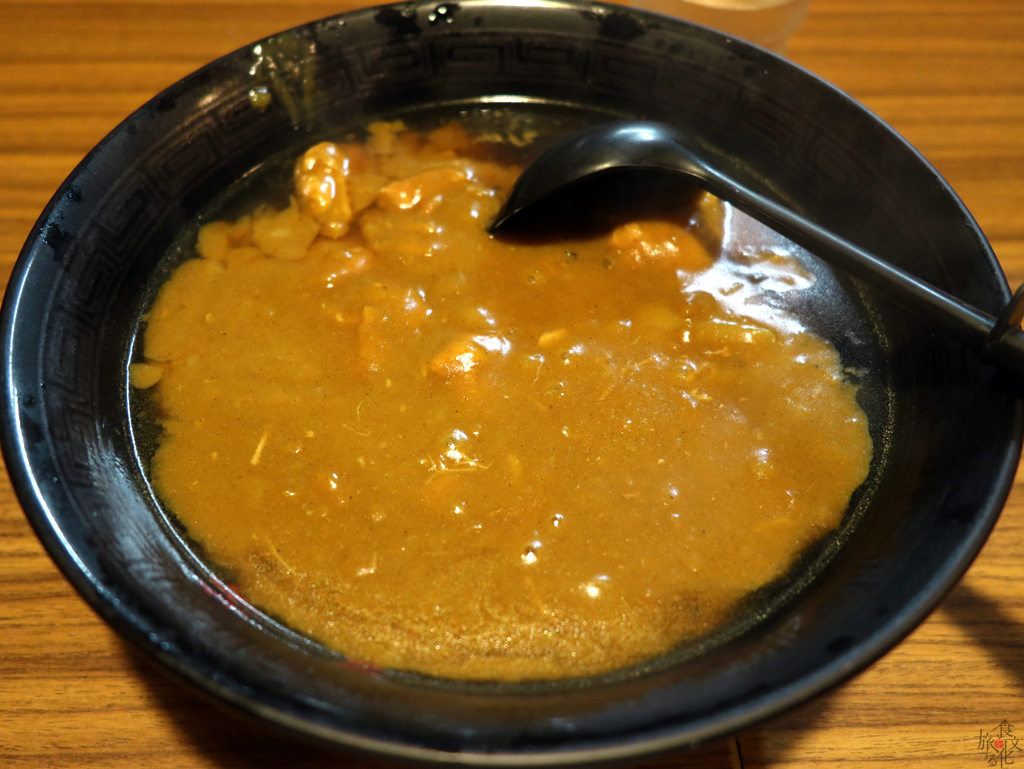 「三芳食堂」のカレーラーメン