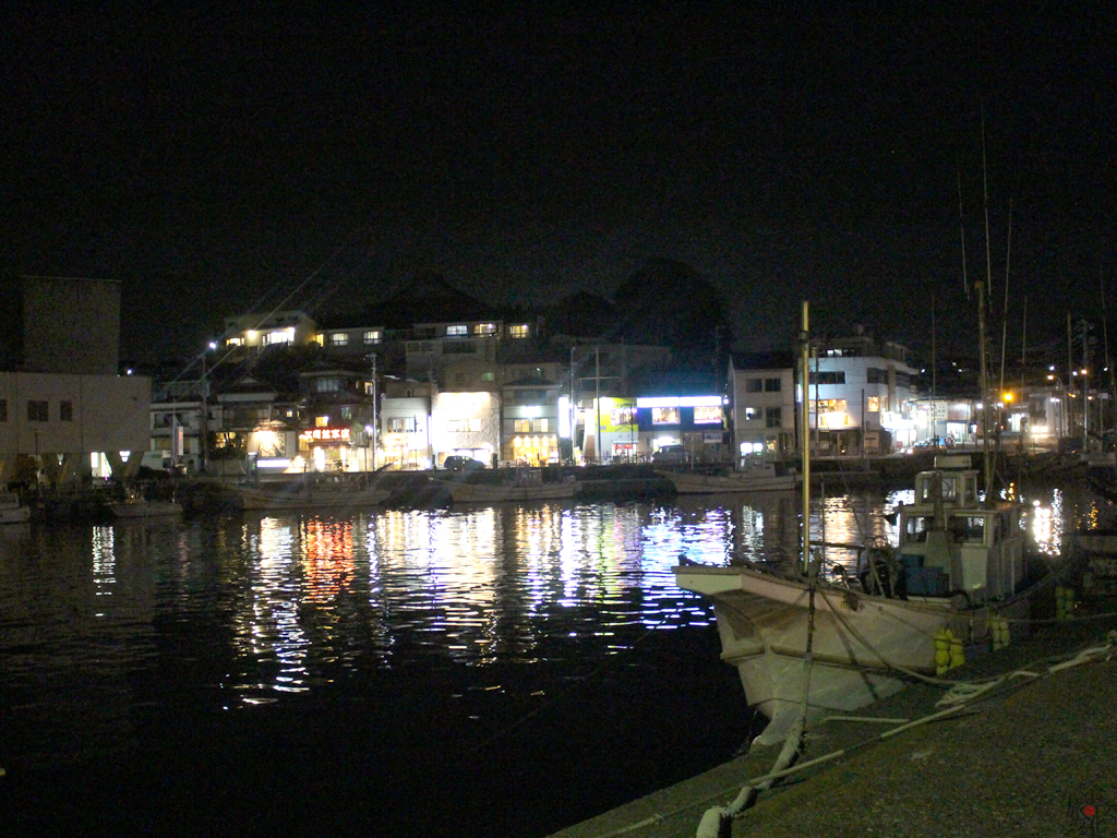 夜の三崎港