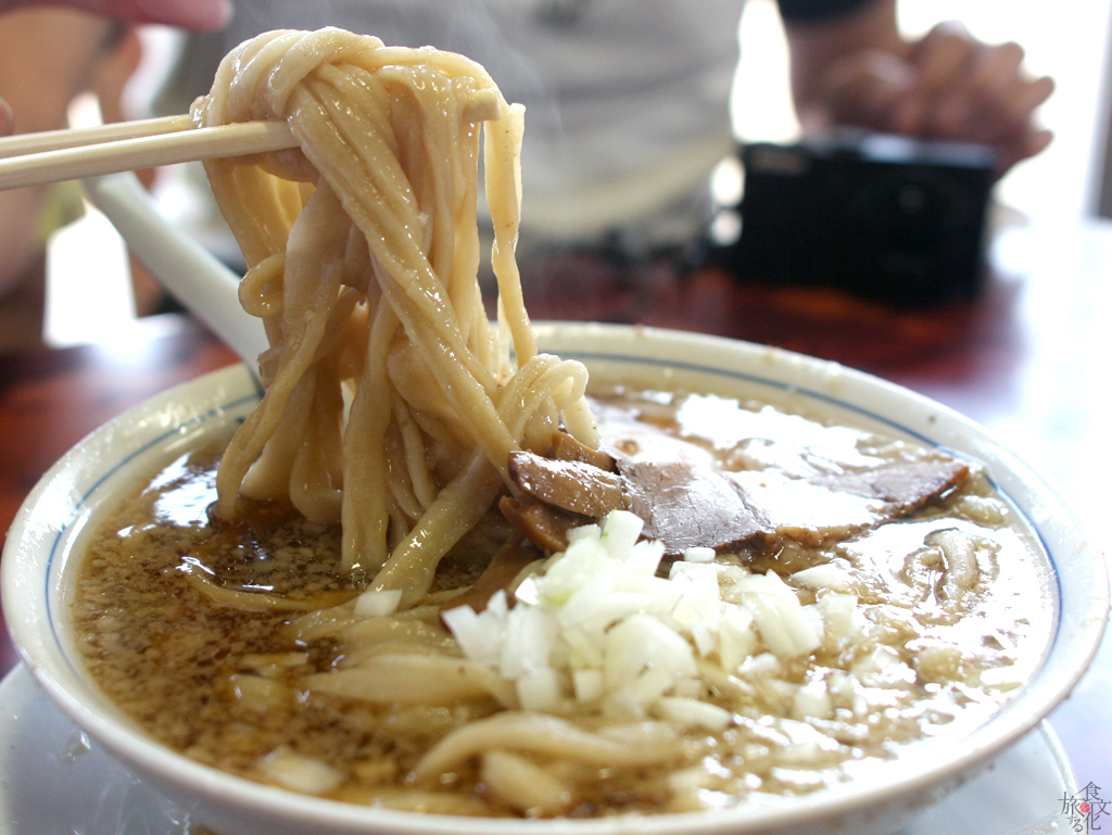 うどんのような太麺