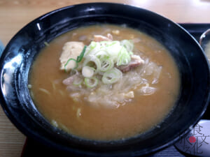 「たちばな」のとん汁ラーメン