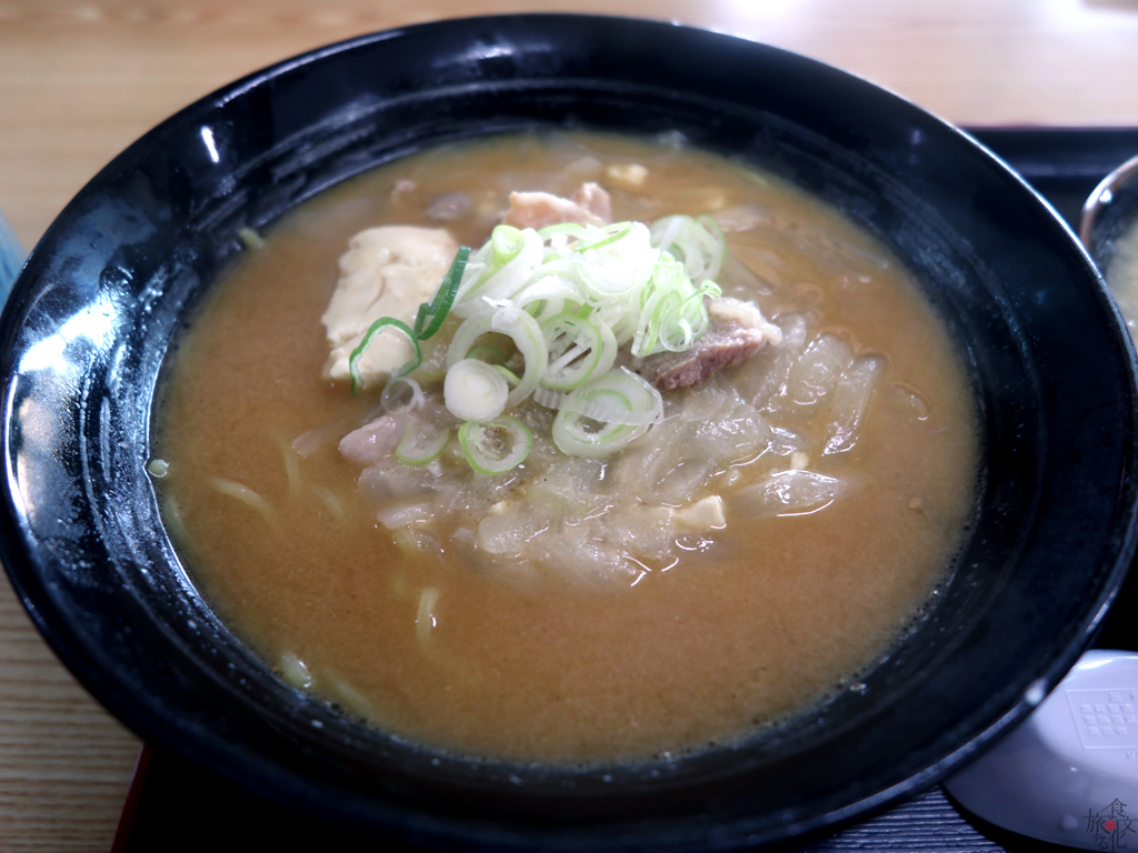 「たちばな」のとん汁ラーメン