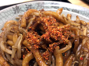 一味トウガラシをたっぷりかけて