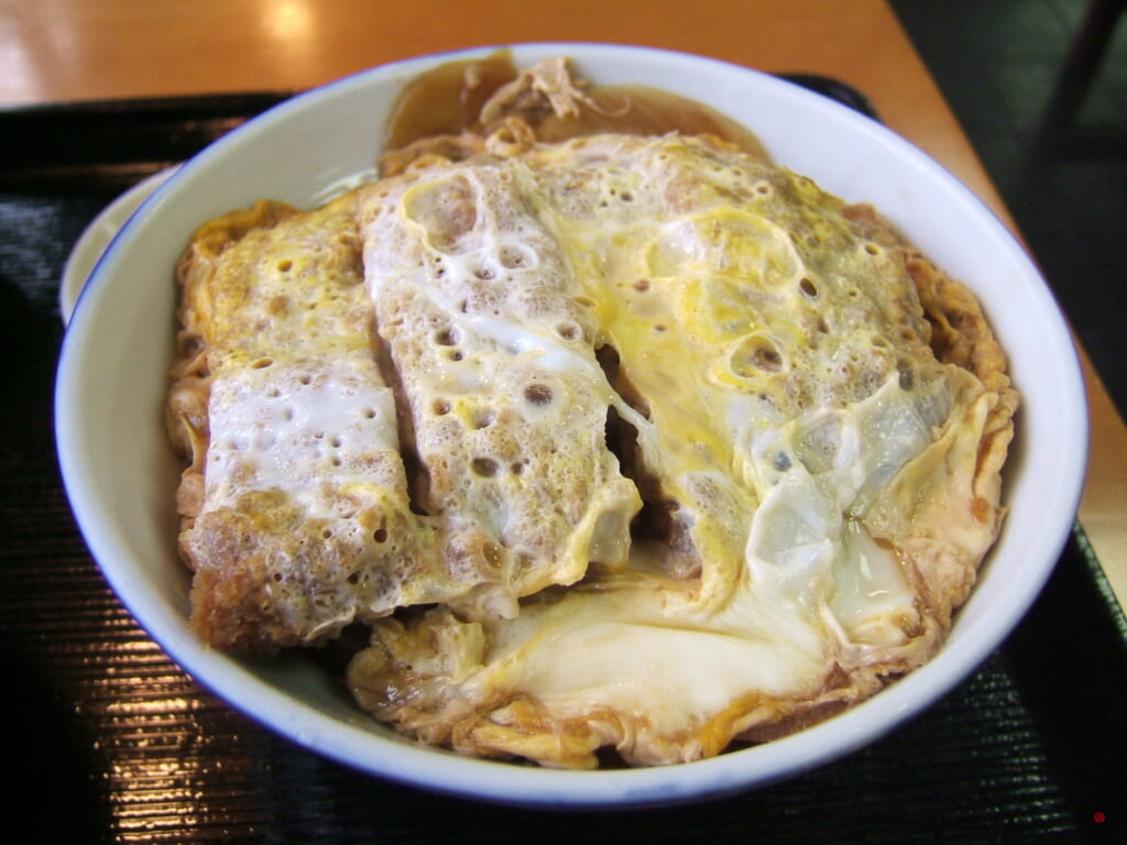 今は亡き卵とじカツ丼の元祖「三朝庵」のカツ丼