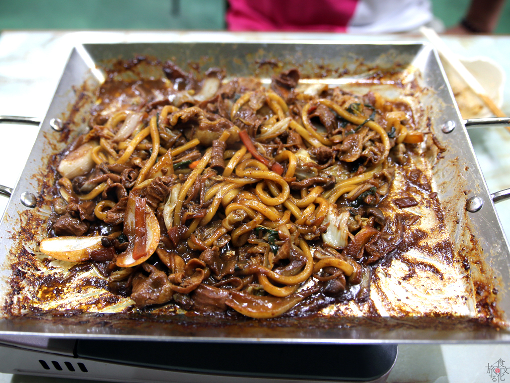 鉄板焼きのシメに食べるうどん