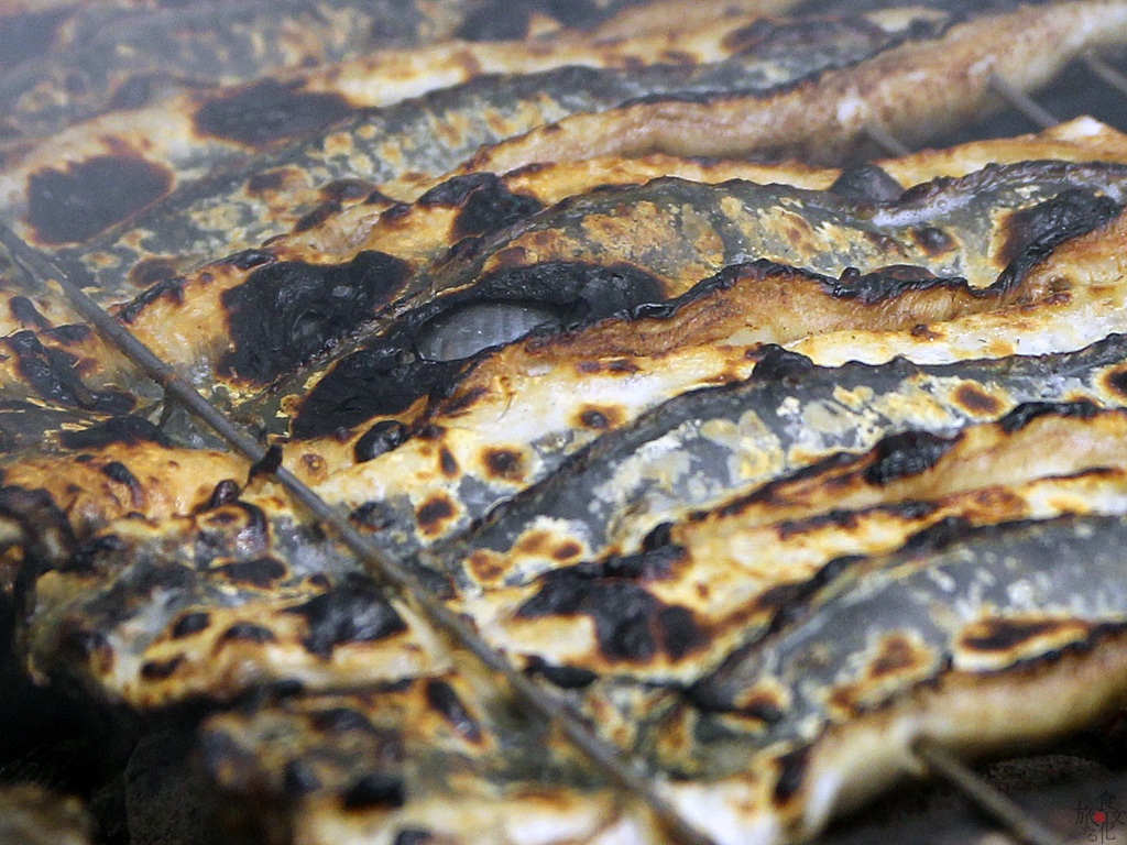 蒸さない地焼きならではの皮のカリっとした食感も魅力