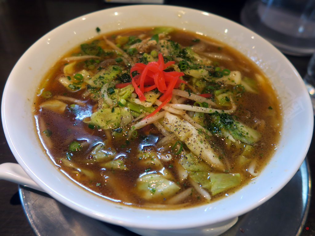 汁麺ながら構成する食材は明らかにやきそばのもの