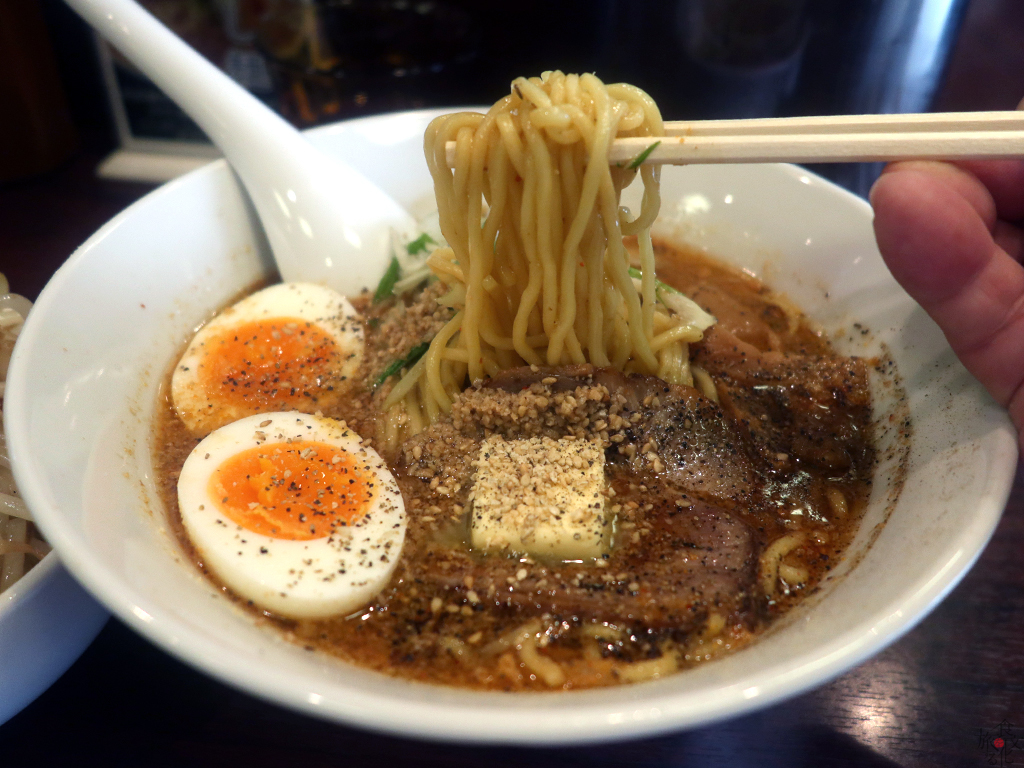 「阿修羅」の船橋ソースラーメン　イギリス系のソースを効かせて現代風に