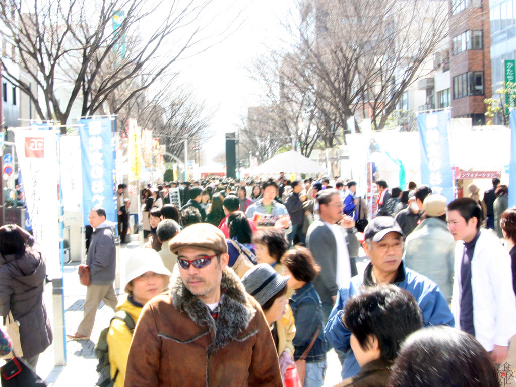 静岡おでん祭の賑わい