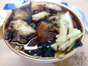 「梅乃家」のチャーシューメン
