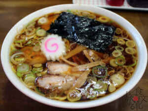 オーソドックス感のある「鈴屋」のラーメン