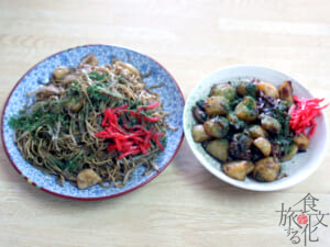 桐生「武正米店」の子供洋食（右）とポテト入りやきそば
