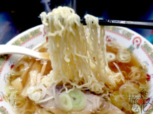 あっさりスープと細麺が特徴