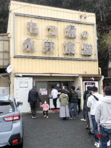 食堂の定休日も売店に行列が