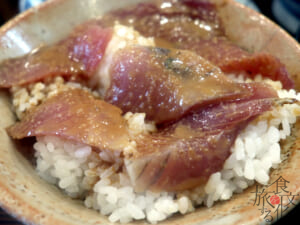 最初は「カツオの漬け丼」で