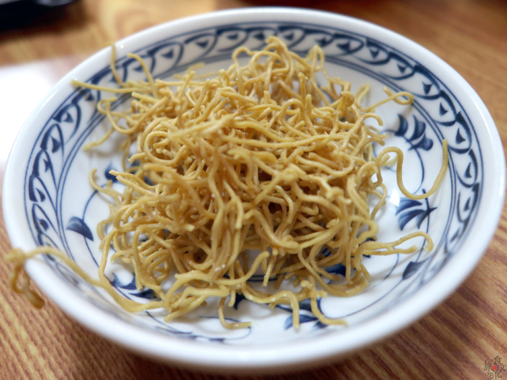 一般的な皿うどんの「かためん」