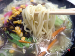 一見あっさりだが、味は濃く、油っぽい