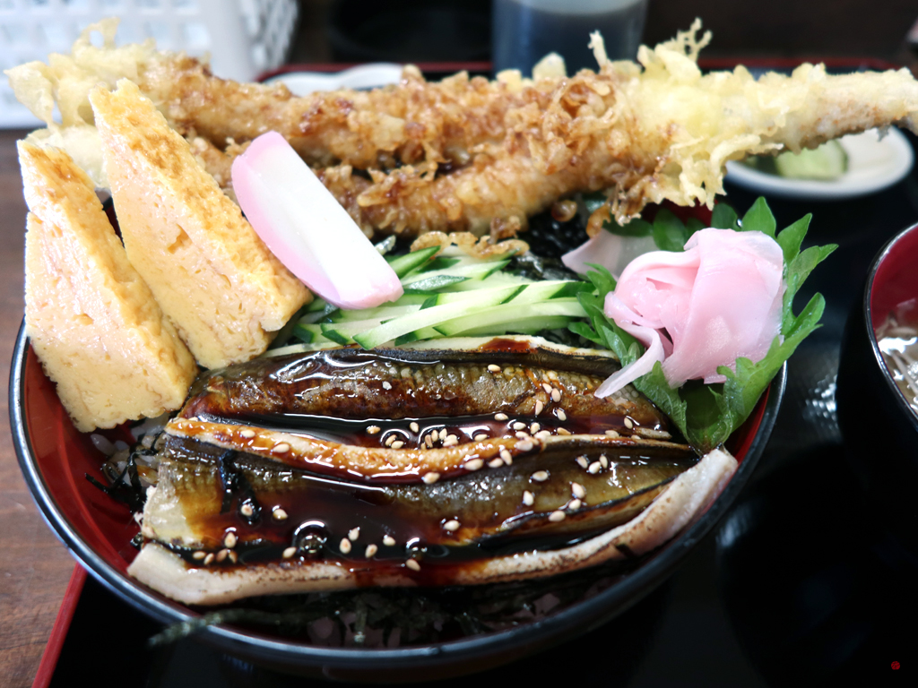 「さざなみ」のＷはかりめ丼