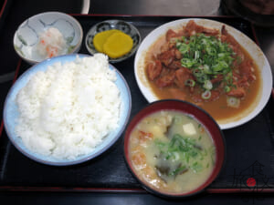 「かつ美食堂」のホルモン定食
