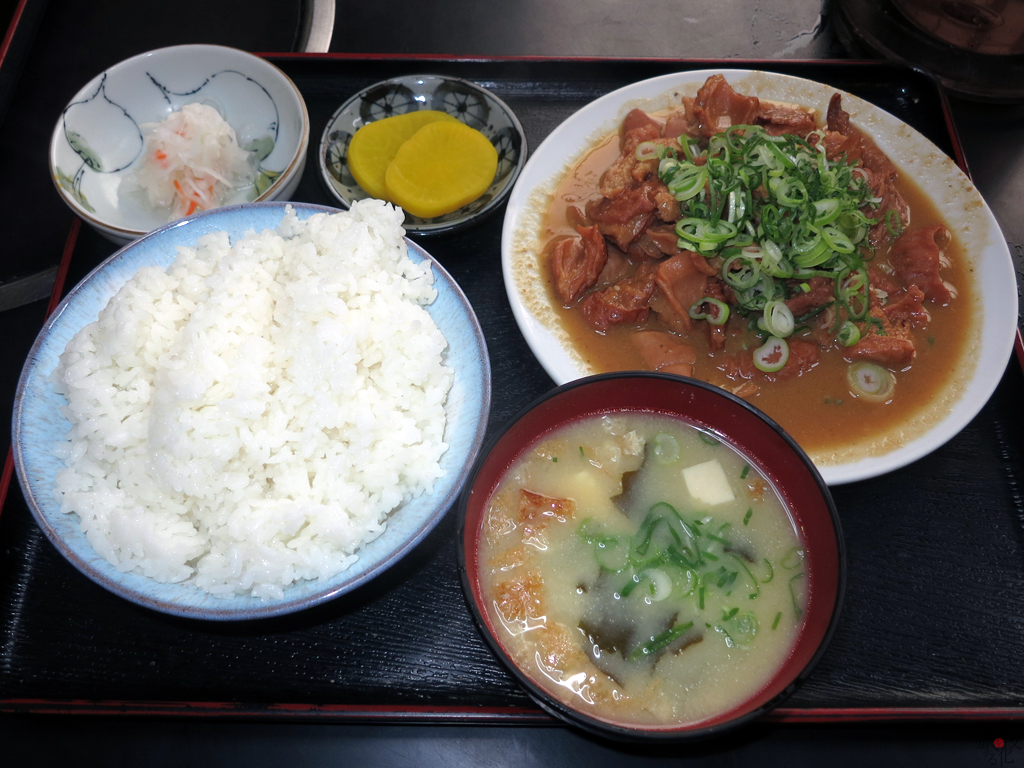 「かつ美食堂」のホルモン定食