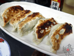 包みたて焼きたての餃子