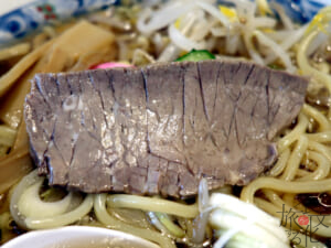 牛骨スープに牛肉のチャーシュー