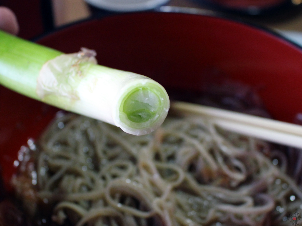 ネギをかじりながら食べ進む