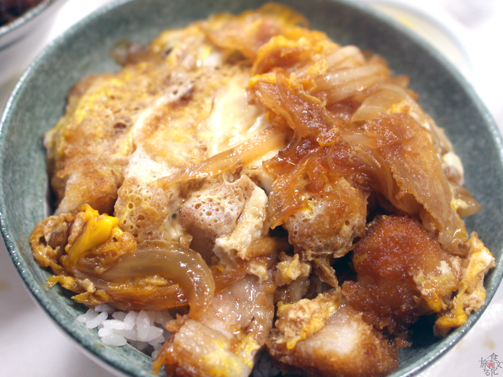 「まこと食堂」の煮込みカツ丼