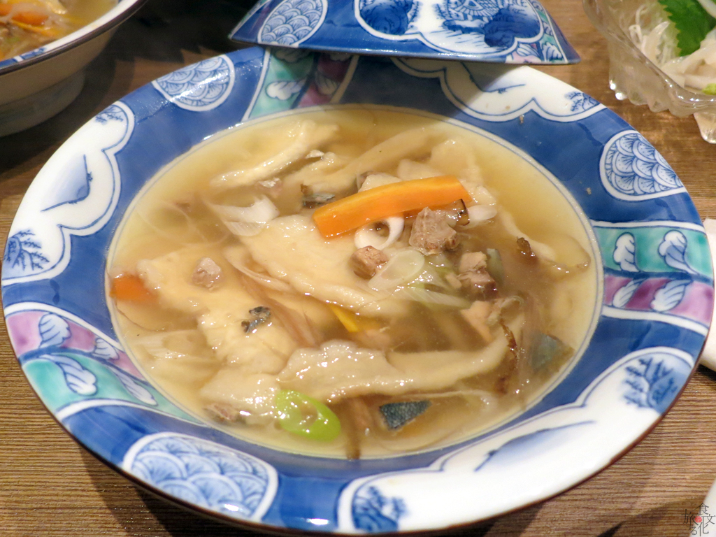 八戸せんべい汁のせんべいは主食代わり、麺、パスタのようなもの