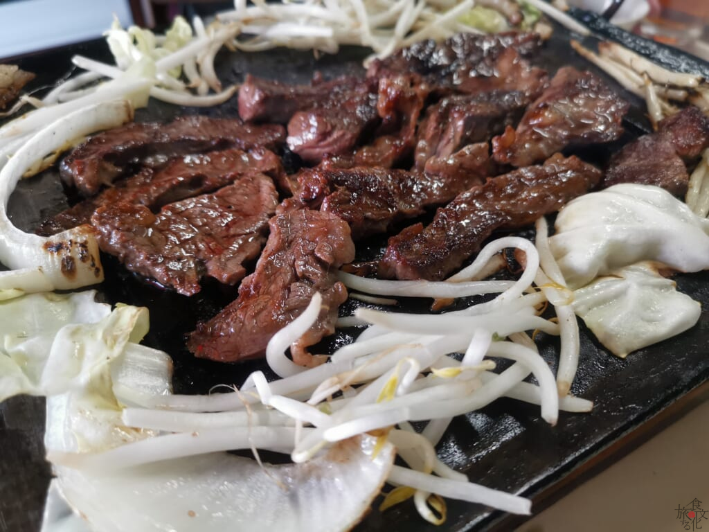 鉄板で焼く飯田焼肉