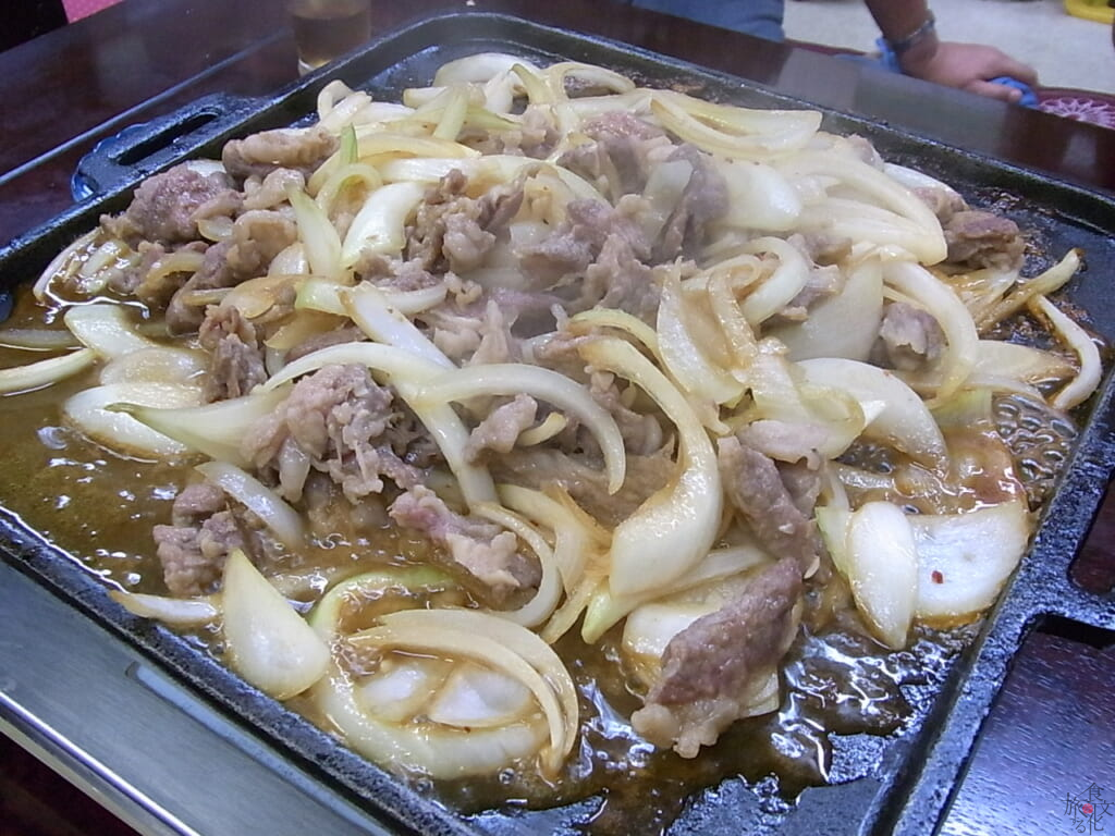 〆の十和田バラ焼きは牛肉のだしを吸った玉ねぎでご飯を食べたのが始まり
