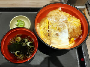 「富士そば」のかつ丼