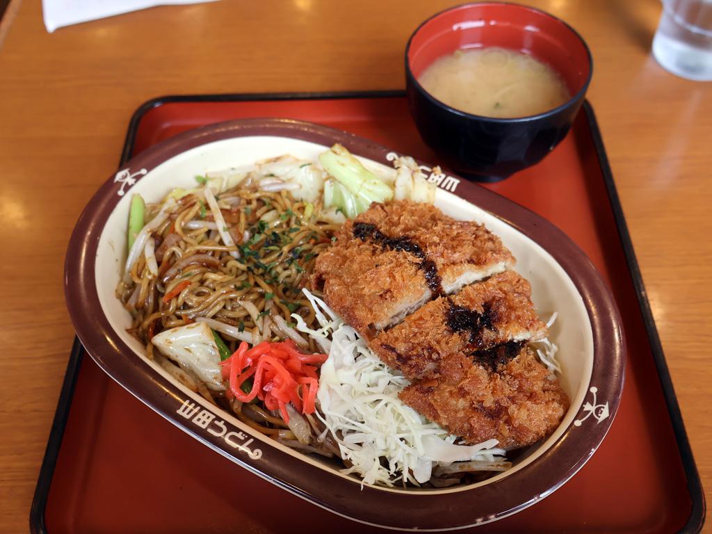がっつり系のとんかつ焼きそば