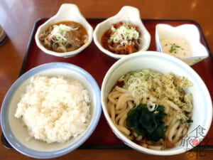一度に２種類味わえるパンチ食べくらべ定食セットも