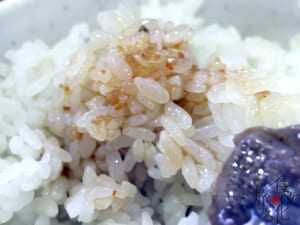 白いご飯をとめどなく口の中へと導く味