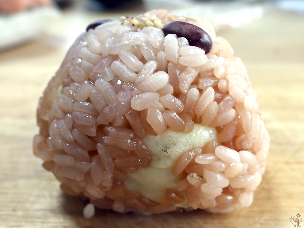 「新井家菓子店」のいがまんじゅう