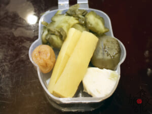 定食に添えられたお新香　わさび漬けも