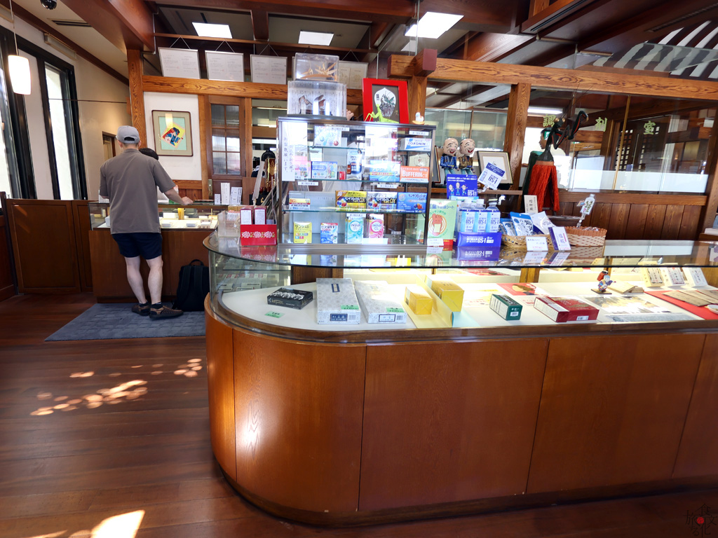 店の奥は薬売り場